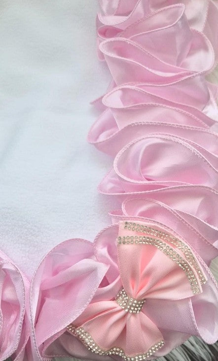 Fleece blanket with Pink frills and bows